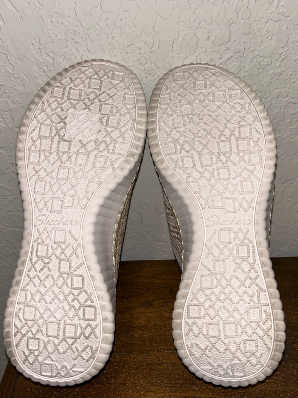 Skechers Wilshire Blvd-Bellevue Air-Cooled Memory Foam Slip On Sneaker Shoes - Picture 8 of 9